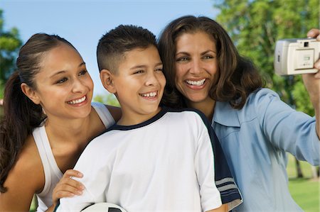 Mother using digital camera, photographing self with daughter and son (13-15). Stock Photo - Premium Royalty-Free, Code: 694-03318157