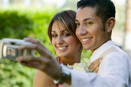 simsearch:694-03318761,k - Well-dressed teenage couple taking photograph outside Stock Photo - Premium Royalty-Free, Code: 694-03318737