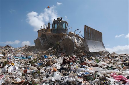 excavateur - Digger working at landfill site Foto de stock - Sin royalties Premium, Código: 694-03327885