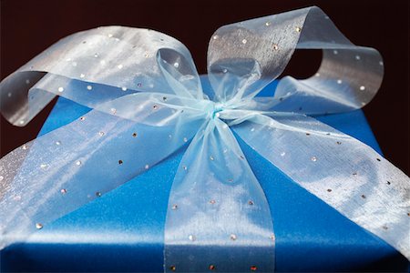 Present with ribbon, close-up Stock Photo - Premium Royalty-Free, Code: 694-03328110