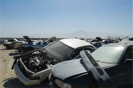 Cars in junkyard Foto de stock - Sin royalties Premium, Código: 694-03328685