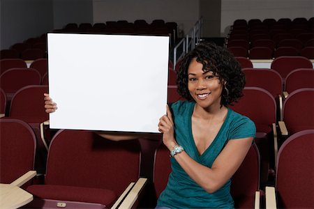 simsearch:694-03329116,k - Female student holding blank board in lecture theatre, portrait Foto de stock - Sin royalties Premium, Código: 694-03328895