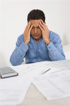 Man Anxious over Personal Finances Foto de stock - Sin royalties Premium, Código: 694-03329223