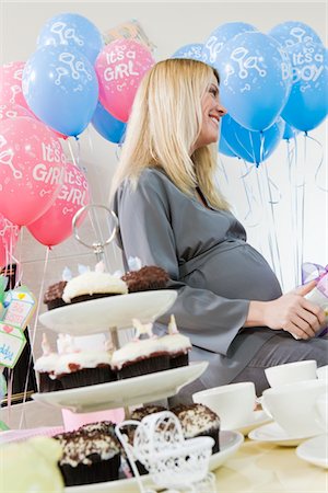 Pregnant Woman sitting down at a Baby Shower Stock Photo - Premium Royalty-Free, Code: 694-03322322