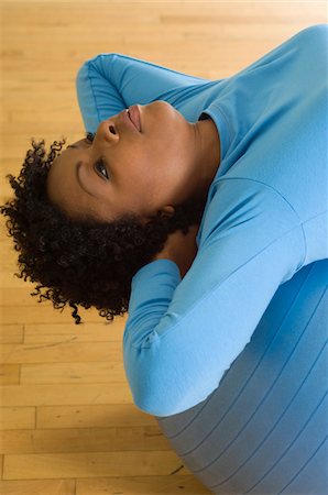 pilates african american - Woman Doing Sit-Ups With Exercise Ball Stock Photo - Premium Royalty-Free, Code: 694-03323690