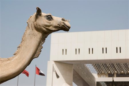 deira - Dubai, UAE, A statue of a camel is on display outside the Dubai Municipality headquarters building . Fotografie stock - Premium Royalty-Free, Codice: 694-03331843