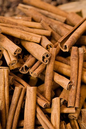 deira - UAE, Dubai, cinnamon sticks for sale at the spice souq in Deira Fotografie stock - Premium Royalty-Free, Codice: 694-03331892