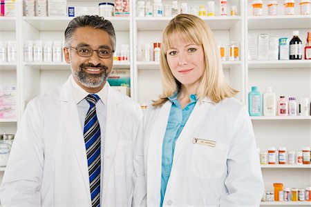simsearch:694-03332775,k - Two pharmacists, portrait Stock Photo - Premium Royalty-Free, Code: 694-03332792