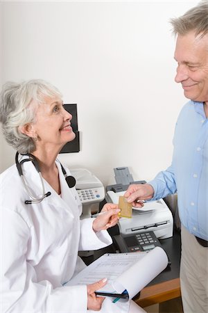 Leitender Arzt und Zwischenablage Stockbilder - Premium RF Lizenzfrei, Bildnummer: 694-03332874