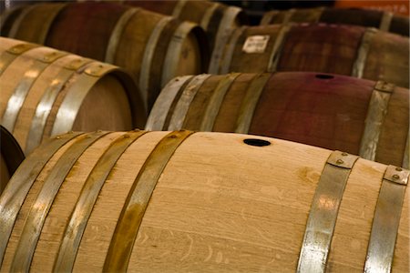 simsearch:694-03319553,k - Wine barrels in storage, Santa Maria, California Fotografie stock - Premium Royalty-Free, Codice: 694-03333035