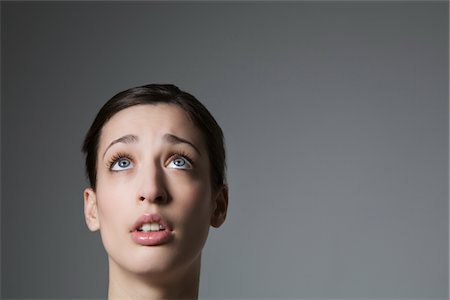 facial expressions fear - Brunette with blue eyes looking up Stock Photo - Premium Royalty-Free, Code: 694-03333050