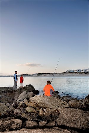 Père avec deux soleils de pêche sur la plage Paradise de Langebaan, Afrique du Sud Photographie de stock - Premium Libres de Droits, Code: 694-03783262
