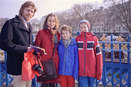 A family visiting London Foto de stock - Sin royalties Premium, Código: 694-03783277