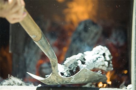 simsearch:632-03027472,k - Person shoveling ashes in wood oven Foto de stock - Sin royalties Premium, Código: 695-05765607