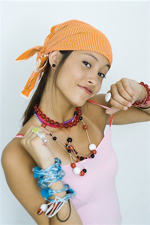 simsearch:695-03376668,k - Teen girl wearing lots of accessories, hands up, smiling at camera, portrait Stock Photo - Premium Royalty-Free, Code: 695-05765868