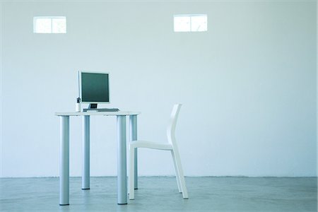 empty desk in office - Desktop computer on desk in office Stock Photo - Premium Royalty-Free, Code: 695-05766719
