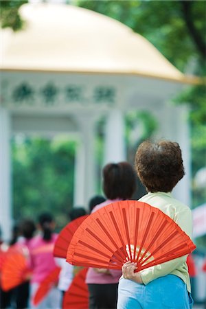 China, women dancing with fans, outdoors Foto de stock - Sin royalties Premium, Código: 695-05767387