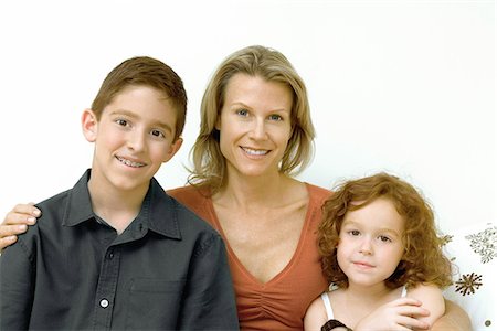 preteen boy happy white background - Femme avec fils et fille souriant à la caméra, portrait Photographie de stock - Premium Libres de Droits, Code: 695-05767576