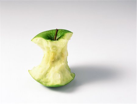 eaten apple - Apple core, gros plan Photographie de stock - Premium Libres de Droits, Code: 695-05767859