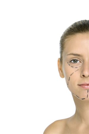 perfectionism - Femme avec des marques de chirurgie plastique sur le visage, regardant la caméra, recadrée Photographie de stock - Premium Libres de Droits, Code: 695-05768009