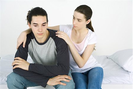 simsearch:695-05763392,k - Young couple  together on bed, female's arm around male's shoulder Stock Photo - Premium Royalty-Free, Code: 695-05768084