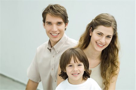 simsearch:632-09021520,k - Family smiling at camera, portrait Stock Photo - Premium Royalty-Free, Code: 695-05768685