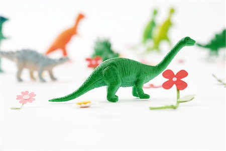 dinosaure - Dinosaures jouets dans jardin artificiel Photographie de stock - Premium Libres de Droits, Code: 695-05768907