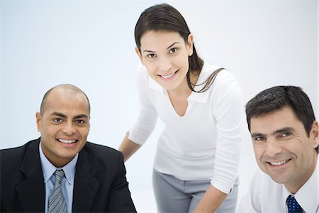 Business associates smiling at camera, portrait Foto de stock - Sin royalties Premium, Código: 695-05769183