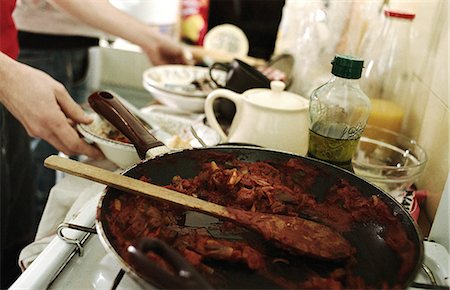 Cleaning up kitchen after mealtime Stock Photo - Premium Royalty-Free, Code: 695-05769357