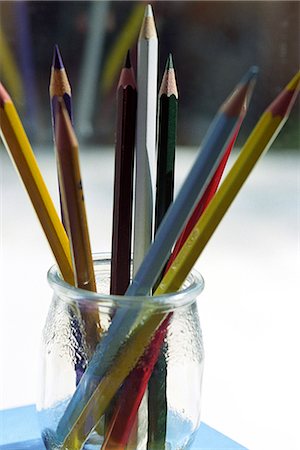 school supplies - Colored pencils in jar, close-up Foto de stock - Sin royalties Premium, Código: 695-05769454