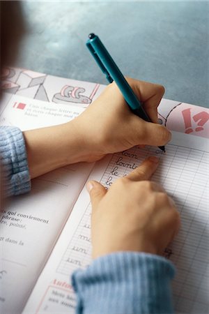 Child practicing handwriting in notebook, cropped Foto de stock - Sin royalties Premium, Código: 695-05769480