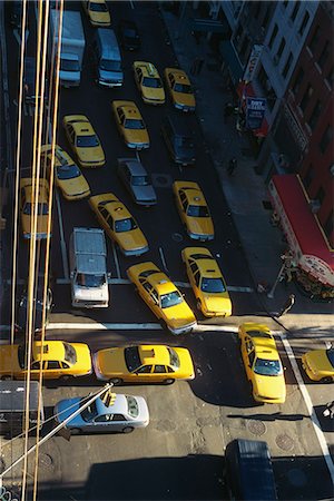 embotellamiento - Crowded intersection, high angle view Foto de stock - Sin royalties Premium, Código: 695-05769531