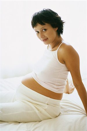 simsearch:695-05769743,k - Pregnant woman smiling at camera, portrait Stock Photo - Premium Royalty-Free, Code: 695-05769746