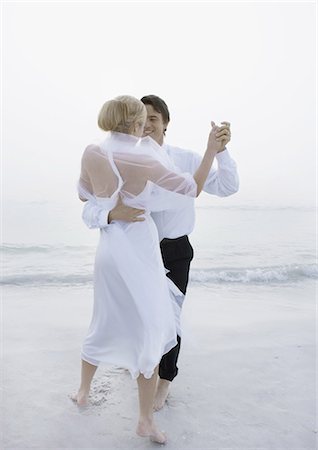 dancing bride - Scene from beach wedding Stock Photo - Premium Royalty-Free, Code: 695-05762877