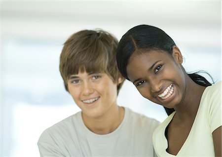 simsearch:695-05763392,k - Preteen boy and girl smiling Stock Photo - Premium Royalty-Free, Code: 695-05763351