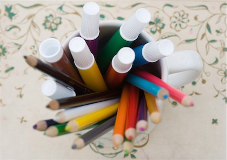 simsearch:622-06163998,k - Mug full of colored pencils and markers, high angle view Stock Photo - Premium Royalty-Free, Code: 695-05763642