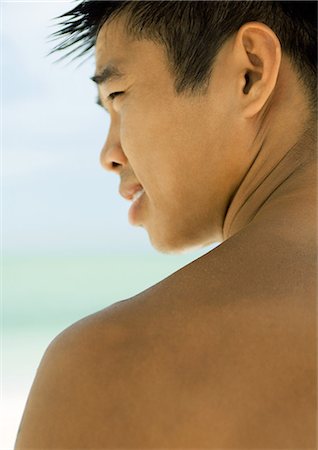 simsearch:632-05845679,k - Young man, profile, sea in background Stock Photo - Premium Royalty-Free, Code: 695-05763653