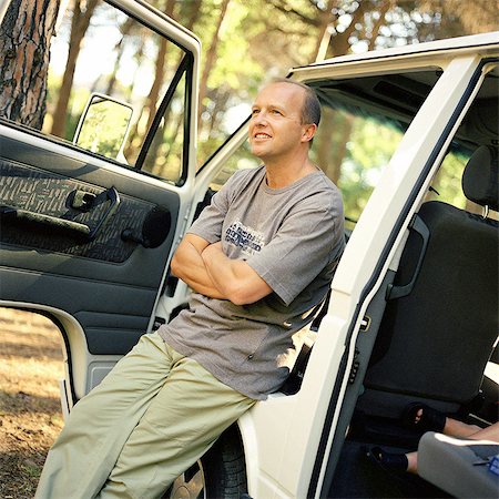 Man leaning against van with open doors Stock Photo - Premium Royalty-Free, Code: 695-05774511