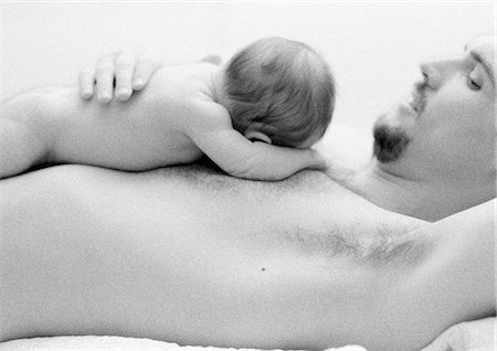 simsearch:695-03384923,k - Topless father holding infant on chest, b&w Stock Photo - Premium Royalty-Free, Code: 695-05774619