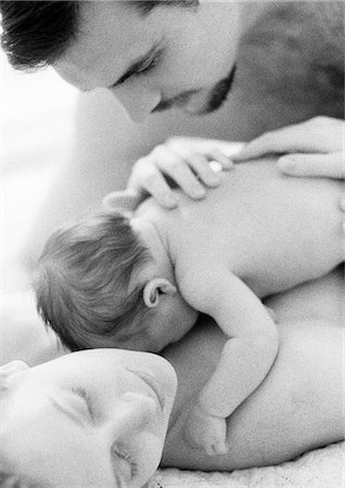 simsearch:633-05401926,k - Mère et père avec bébé, b&w Photographie de stock - Premium Libres de Droits, Code: 695-05774645