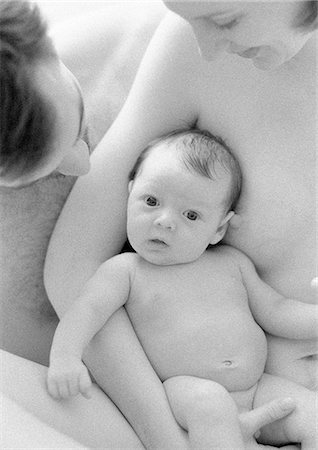 simsearch:632-01141193,k - Mother and father with infant, b&w Foto de stock - Sin royalties Premium, Código: 695-05774646