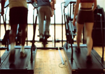 People using exercise equipment in gym, lower section Foto de stock - Sin royalties Premium, Código: 695-05774662