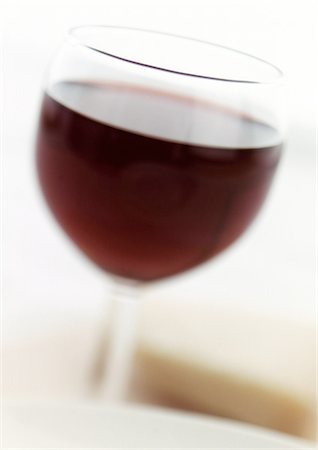simsearch:695-05774901,k - Glass of red wine Fotografie stock - Premium Royalty-Free, Codice: 695-05774839