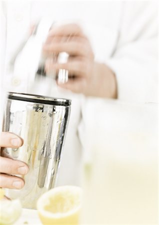 Person mixing cocktails, cropped view Foto de stock - Sin royalties Premium, Código: 695-05774872