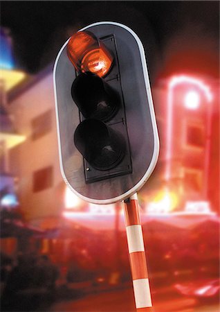 simsearch:695-05775233,k - Euro sign on red traffic light. Foto de stock - Sin royalties Premium, Código: 695-05775230