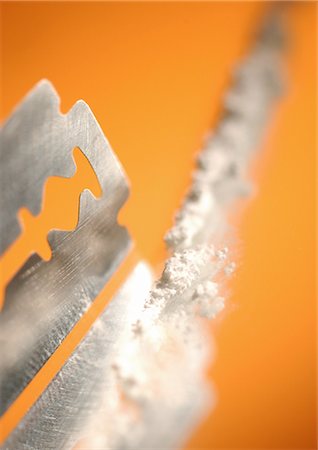 rasoir - Razor blade and line of cocaine, close-up Stock Photo - Premium Royalty-Free, Code: 695-05775417