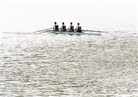 scull - Four teenage boys rowing crew in boat, b&w Foto de stock - Sin royalties Premium, Código: 695-05775859