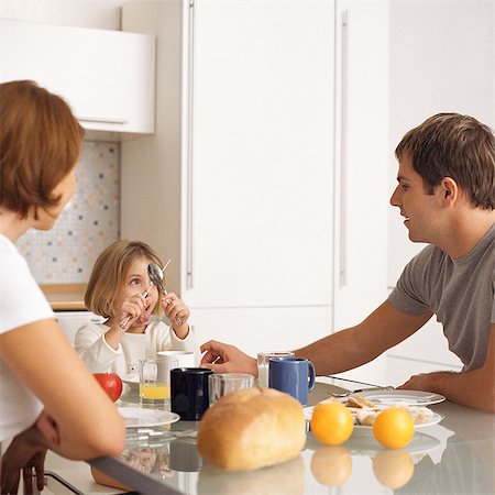 simsearch:659-07959692,k - Mother and father with daughter at breakfast table Stock Photo - Premium Royalty-Free, Code: 695-05776643