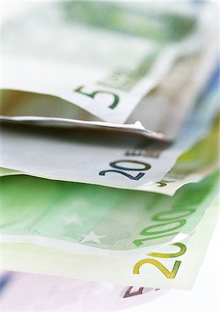 simsearch:614-02934764,k - Offset euro bills, close-up Foto de stock - Royalty Free Premium, Número: 695-05776771