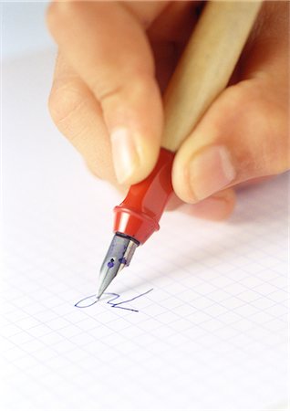 penna stilografica - Hand using fountain pen, close-up Fotografie stock - Premium Royalty-Free, Codice: 695-05776805